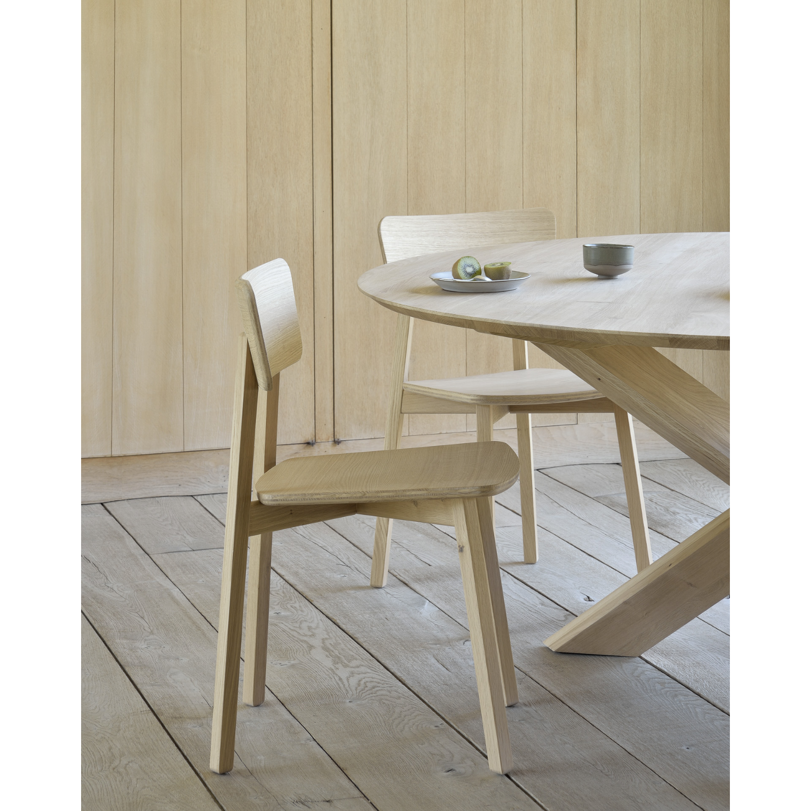 Circle Dining Table 9 - a - FURNITURE - Dining Table - round Ethnicraft