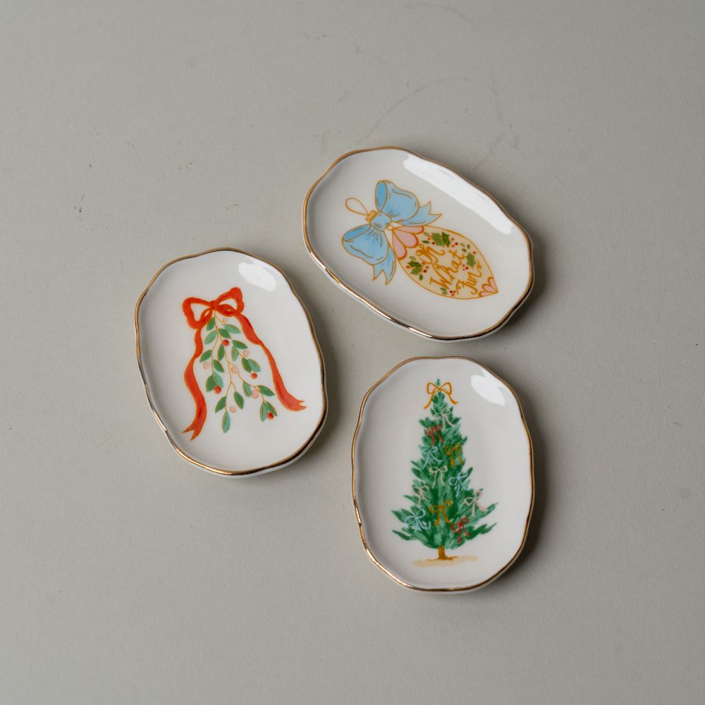 Stoneware Scallop Mini Holiday Dish CHRISTMAS 2025 Creative Co-op (DYA)