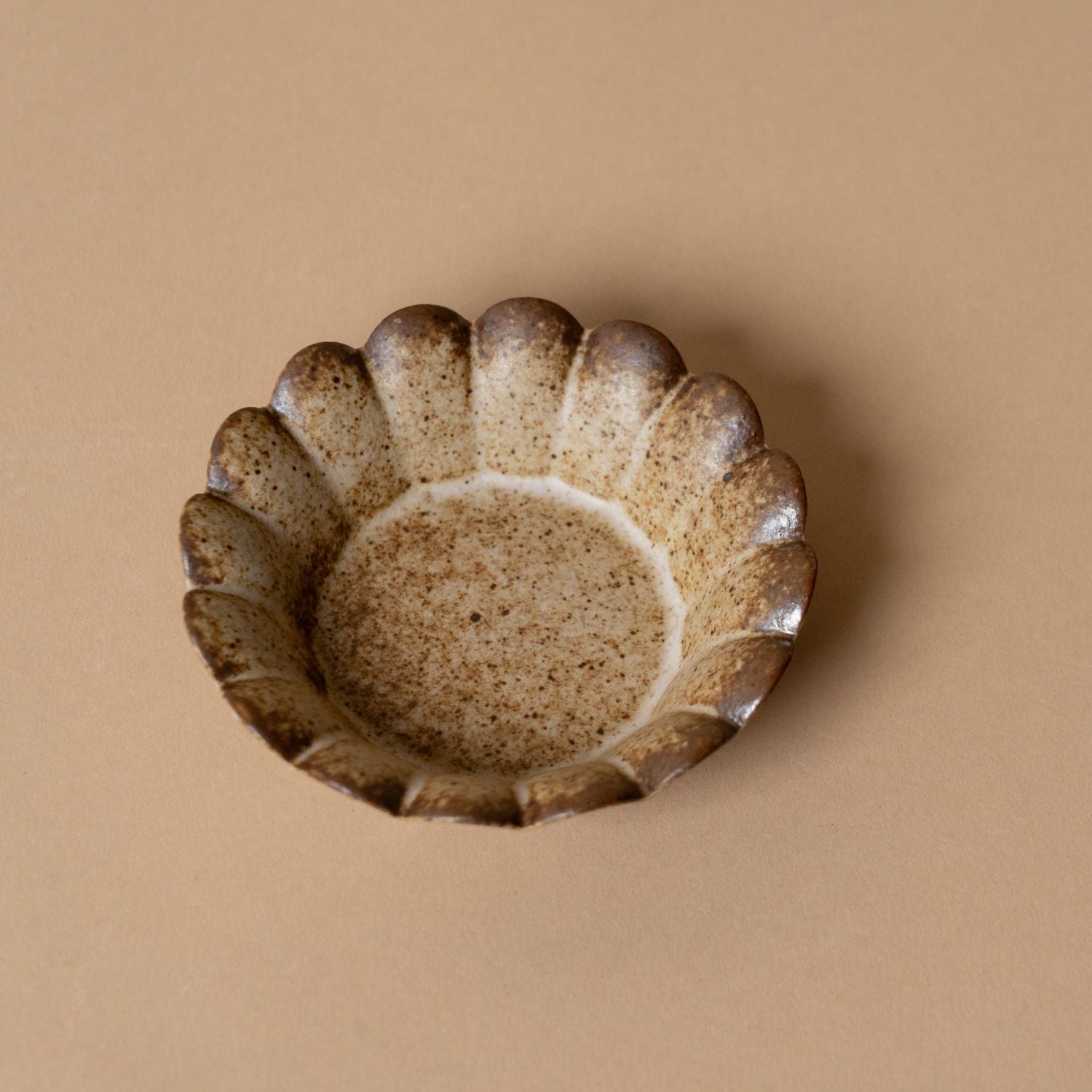 Scallop Stoneware Dish bowl Gohobi (Faire)
