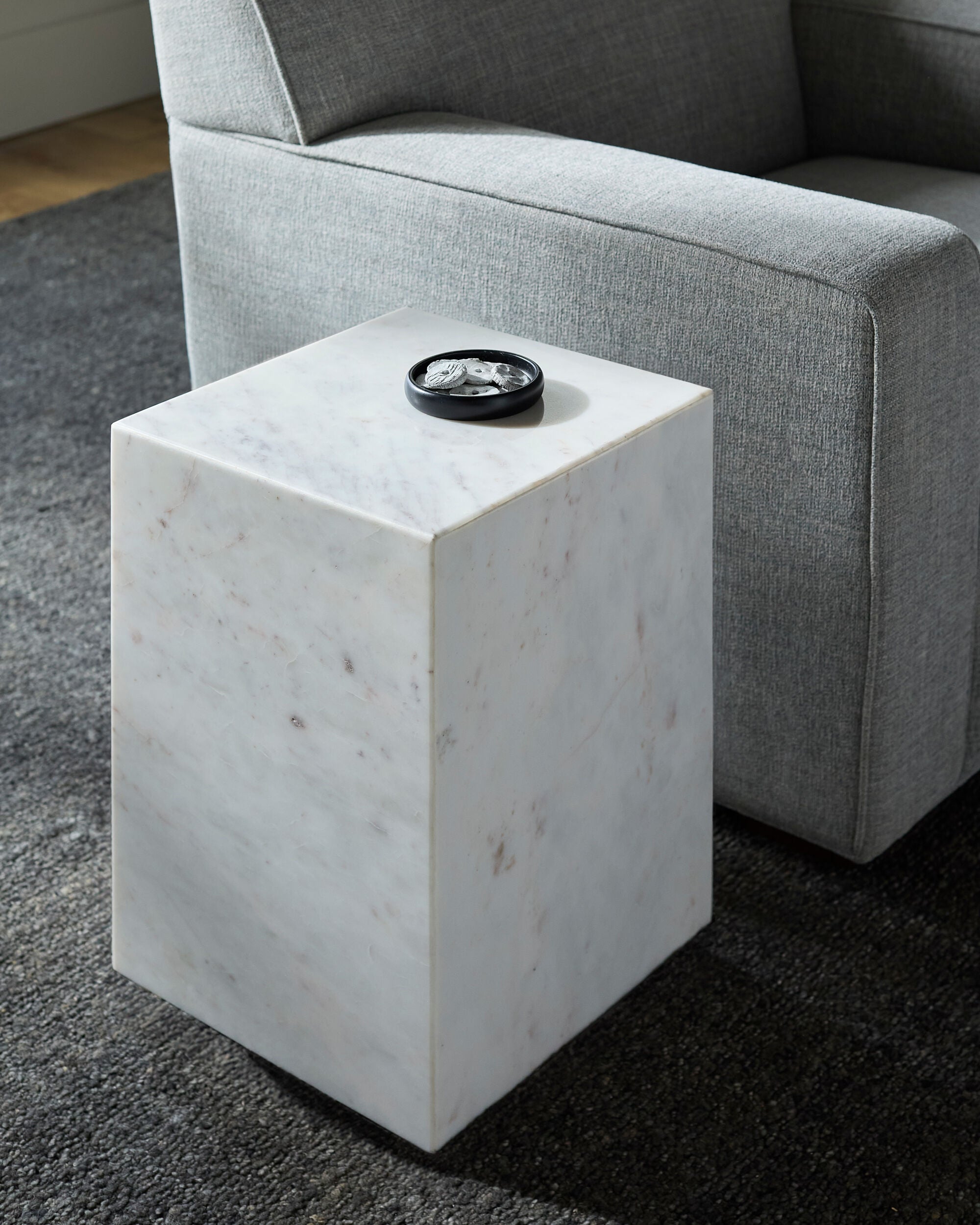 Medeira End Table FURNITURE - end table Surya