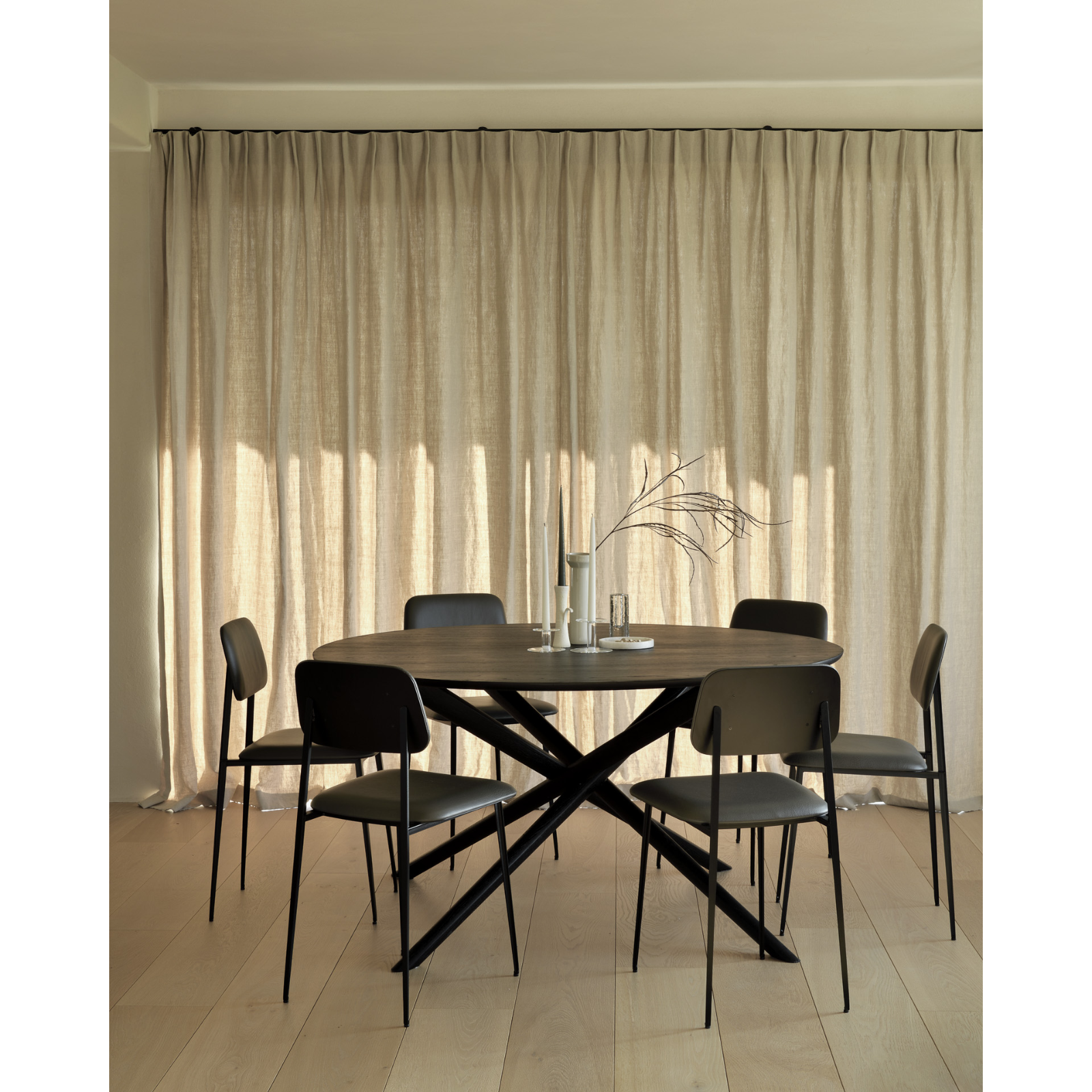 Mikado Dining Table - Round Oak Black 9 - a - FURNITURE - Dining Table - round Ethnicraft