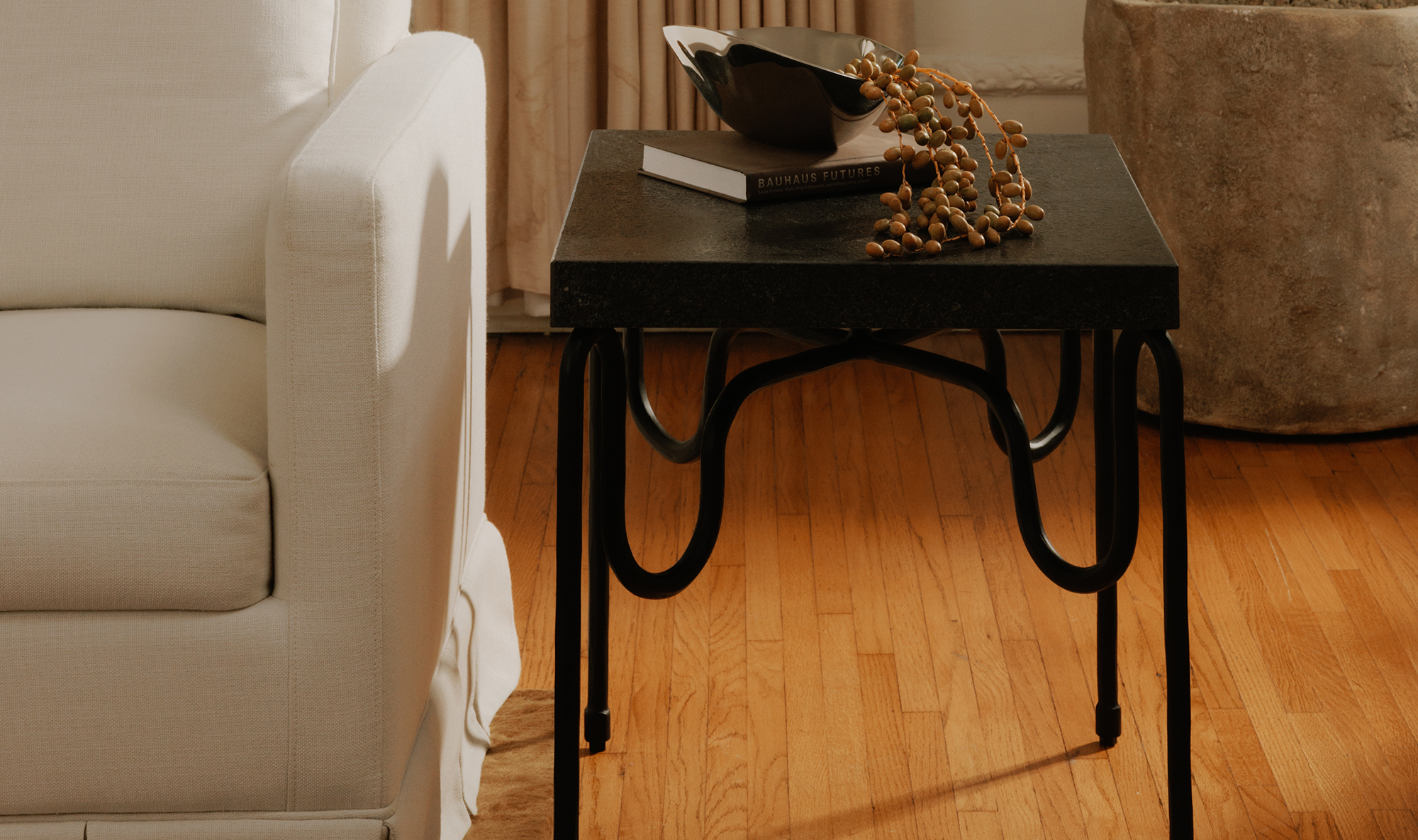 Gillian Side Table Accent Tables Moe's Furniture