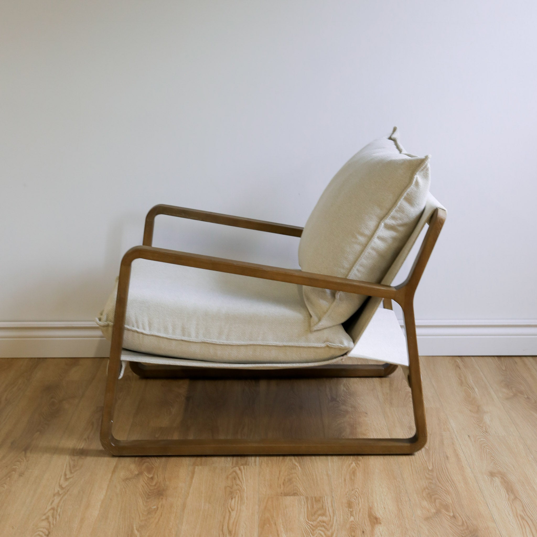 Sully Sling Chair Accent Chairs Style in Form