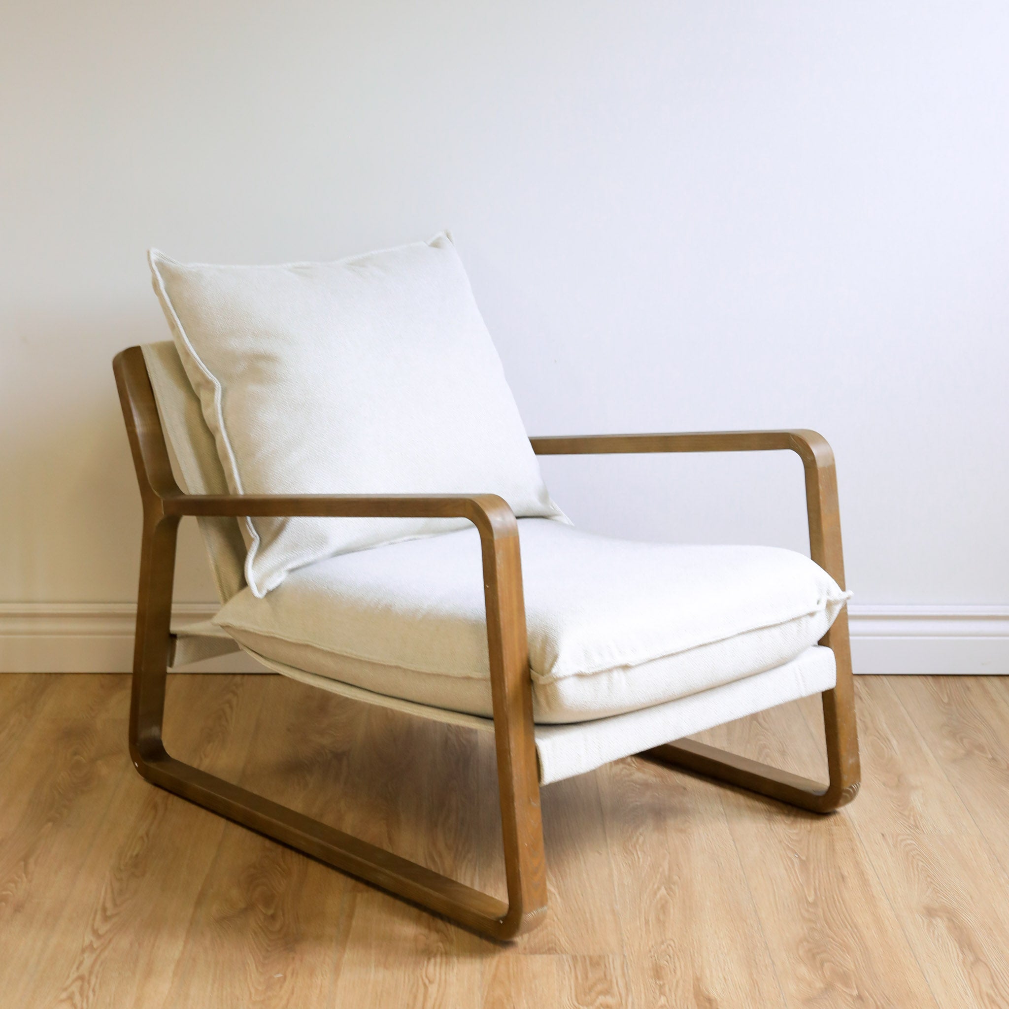 Sully Sling Chair Accent Chairs Style in Form
