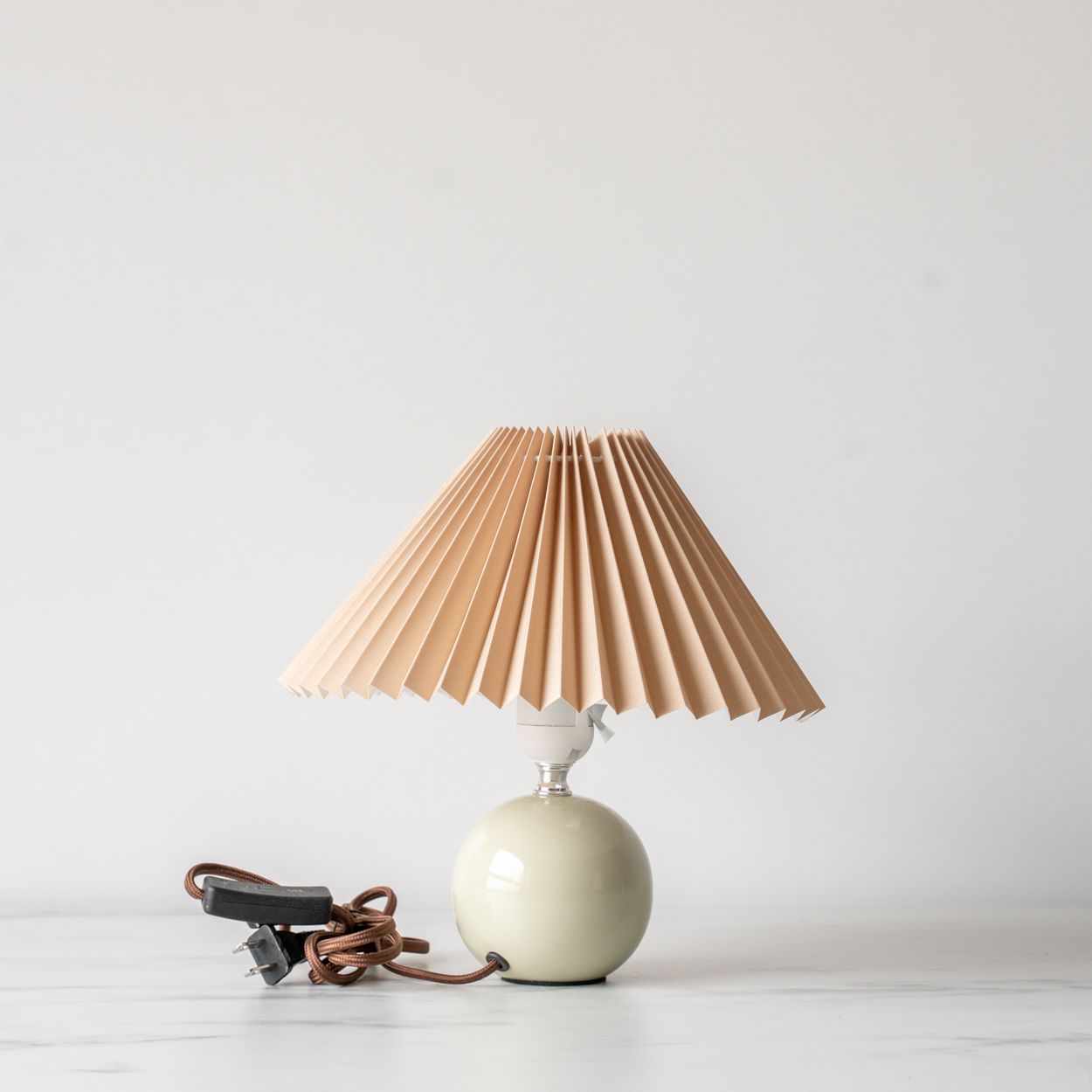 Ceramic Pleated Table Lamp LIGHTING - table lamp Accents De Ville (ShopZio)