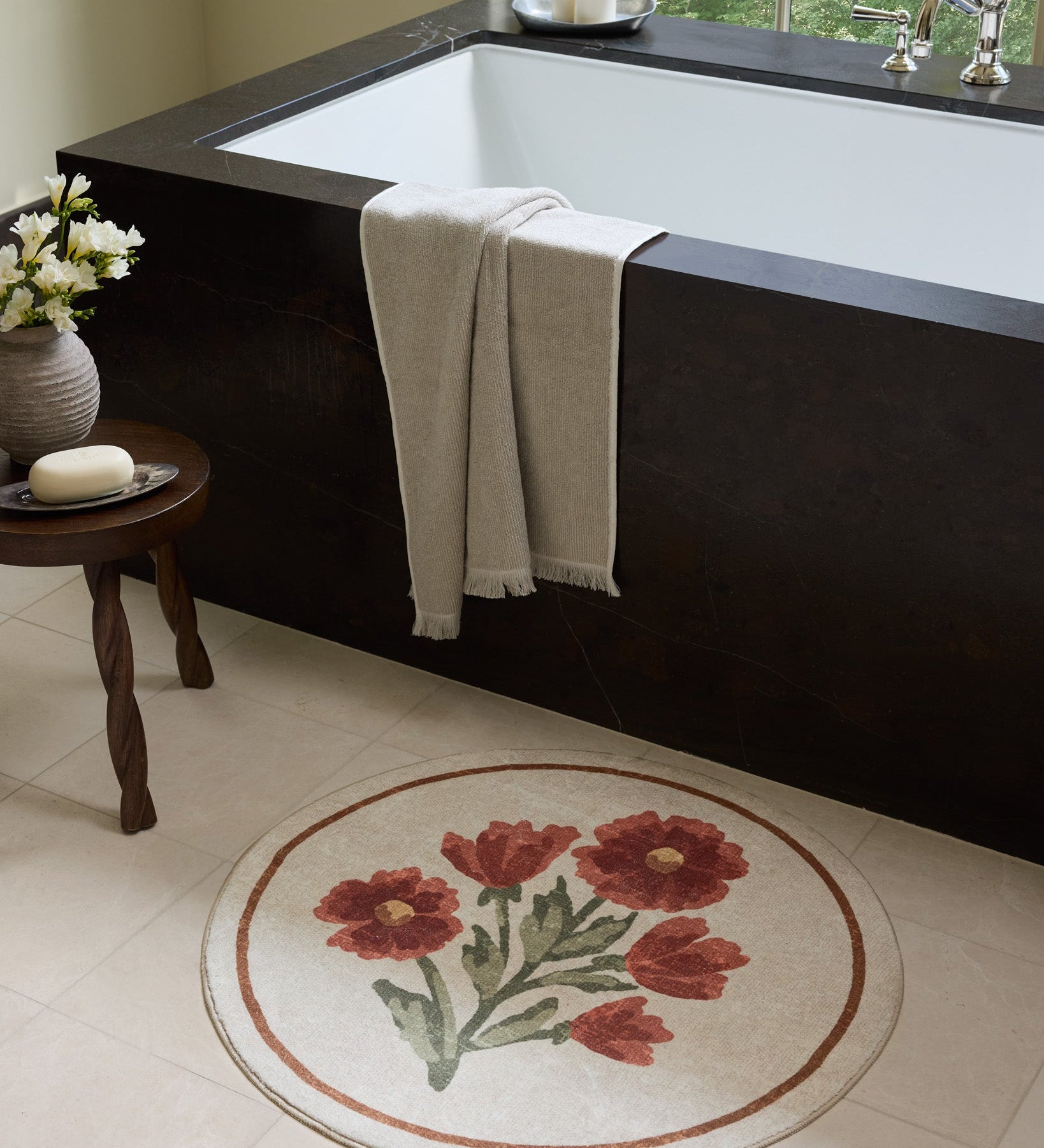 Chris Loves Julia x Loloi Clove Ivory / Red Bath Mat - Rug & Weave