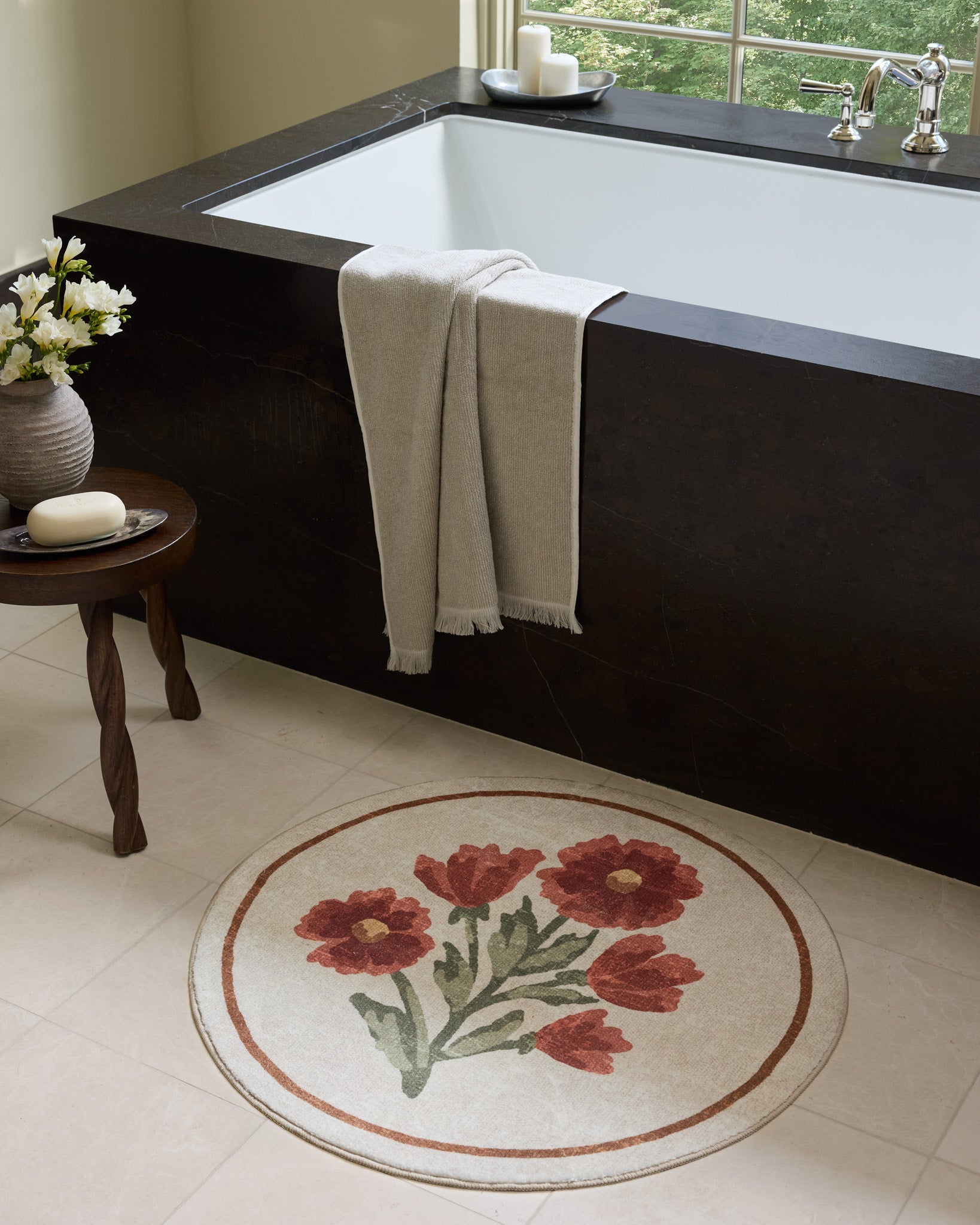 Chris Loves Julia x Loloi Clove Ivory / Red Bath Mat - Rug & Weave