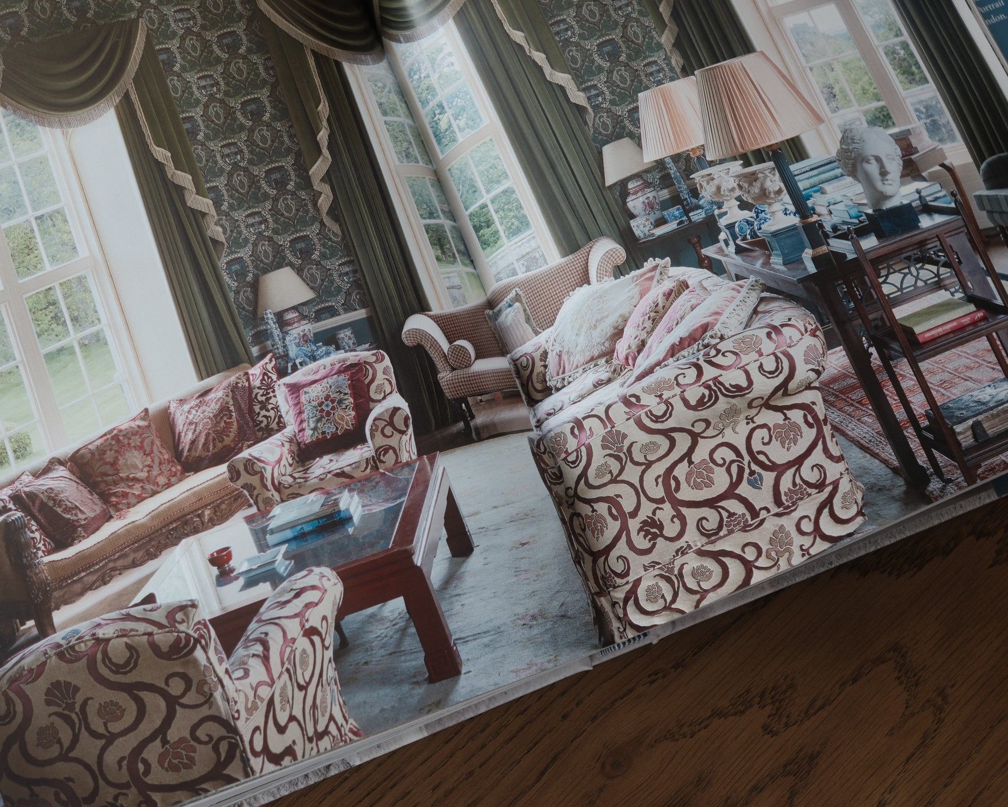 "The Irish Country House" by Robert O'Byrne BOOKS - design Penguin Random House