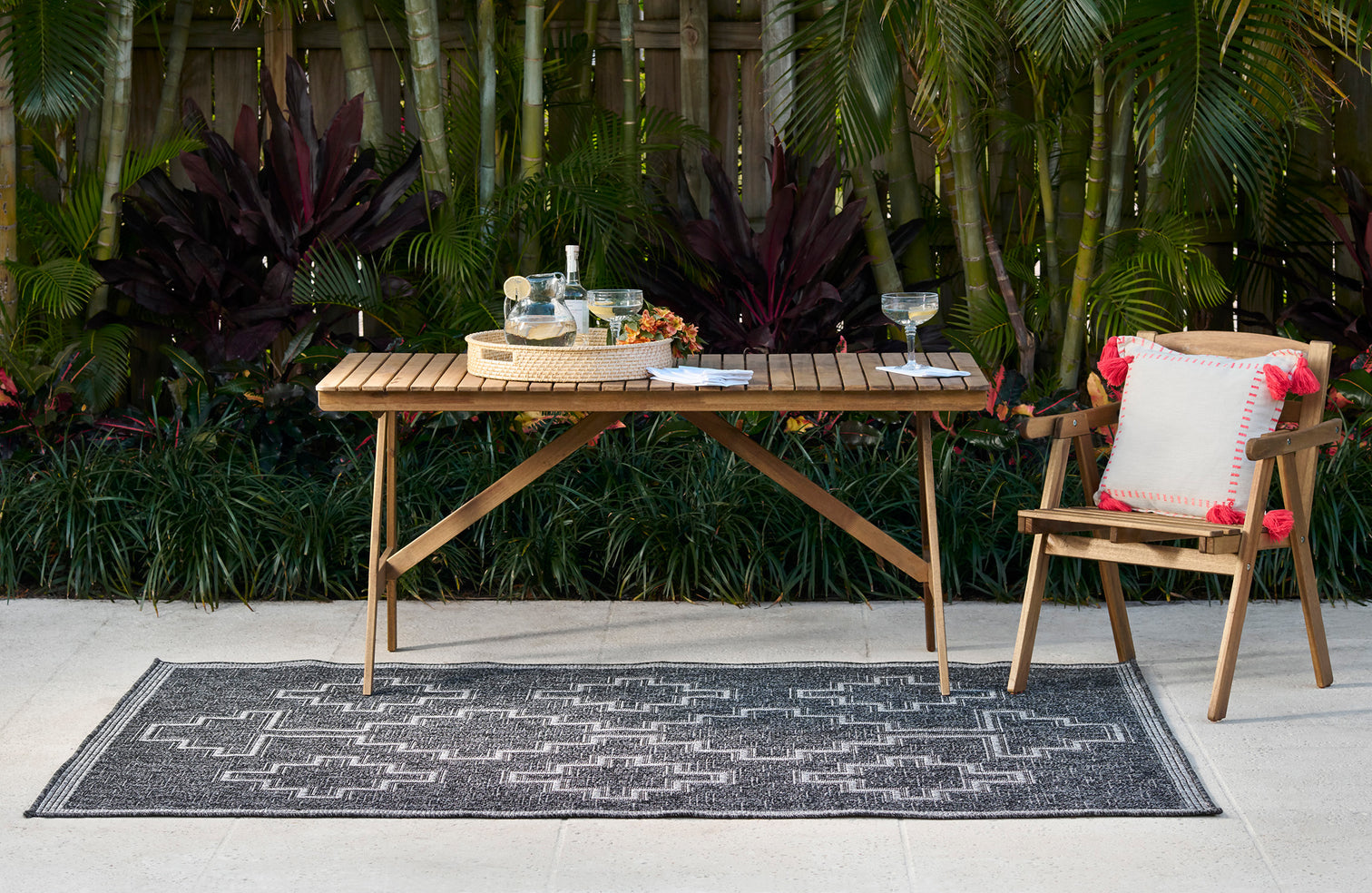 Harbor Black Trellis Outdoor Rug 5-Rugs - indoor/outdoor Momeni