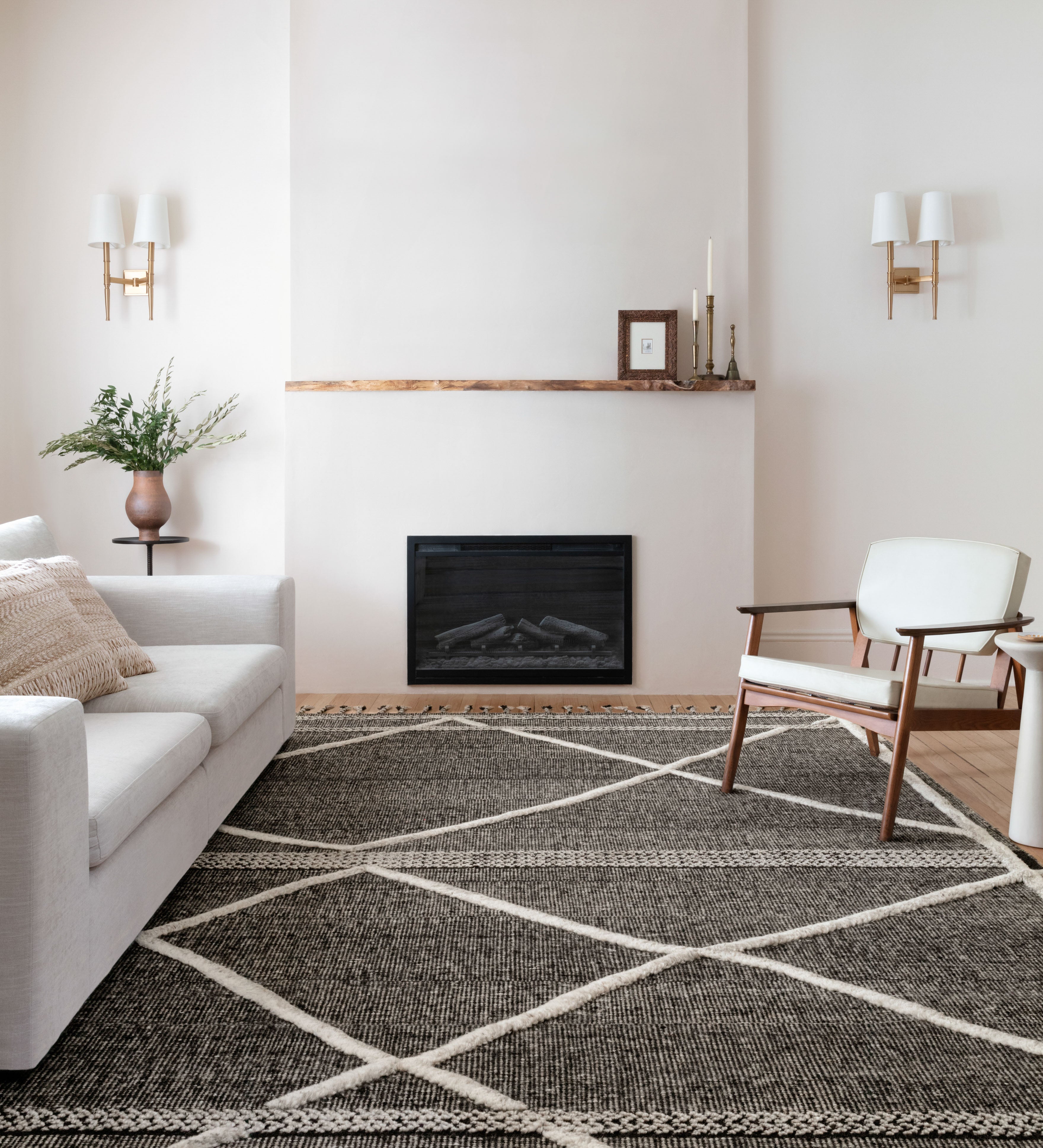 Loloi Iman Beige / Charcoal Rug