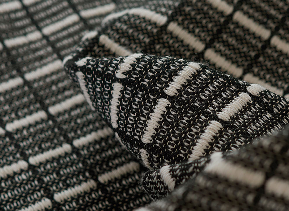 Mallow Black Reversible Rug 5-Rugs - indoor/outdoor Momeni