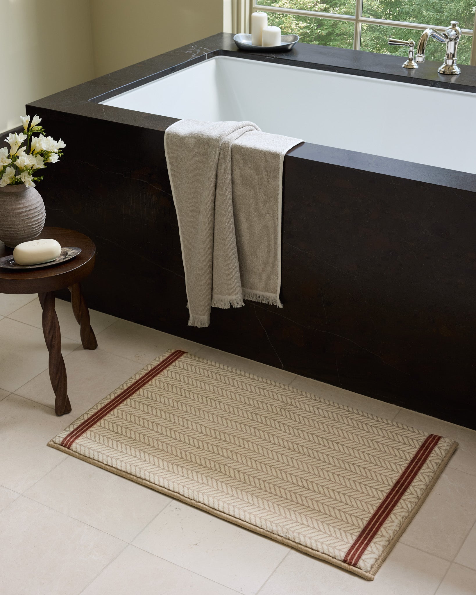 Chris Loves Julia x Loloi Marvin Ivory / Brick Bath Mat - Rug & Weave