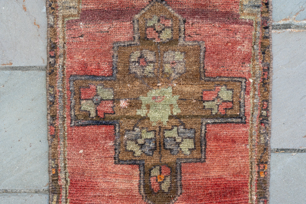 1'3" x 2'8" Vintage Oushak Rug RUGS - vintage Rug & Weave Rugs