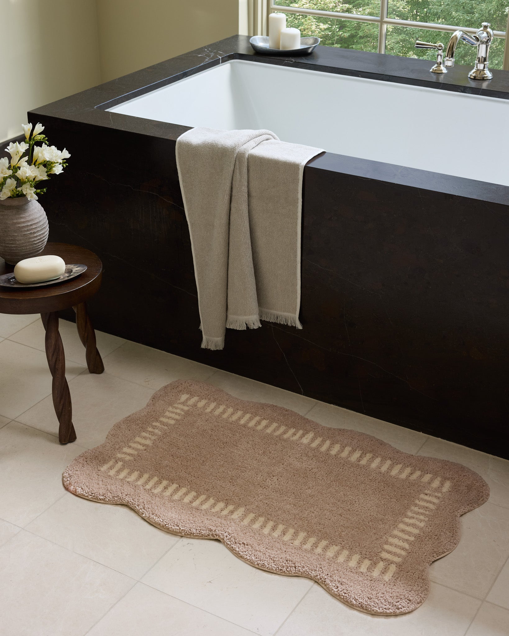 Chris Loves Julia x Loloi Valerie Blush / Ivory Bath Mat - Rug & Weave