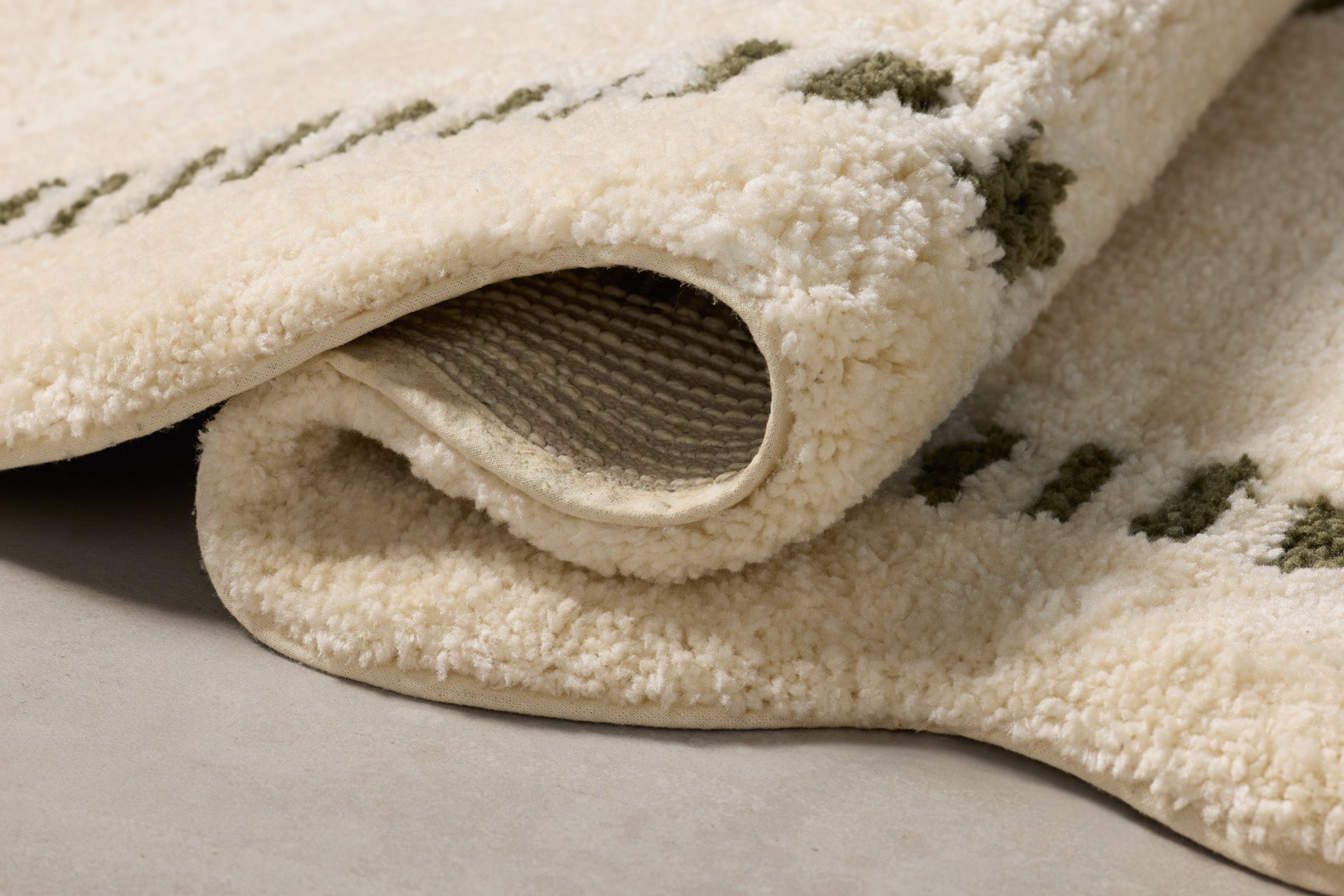 Chris Loves Julia x Loloi Valerie Ivory / Green Bath Mat - Rug & Weave