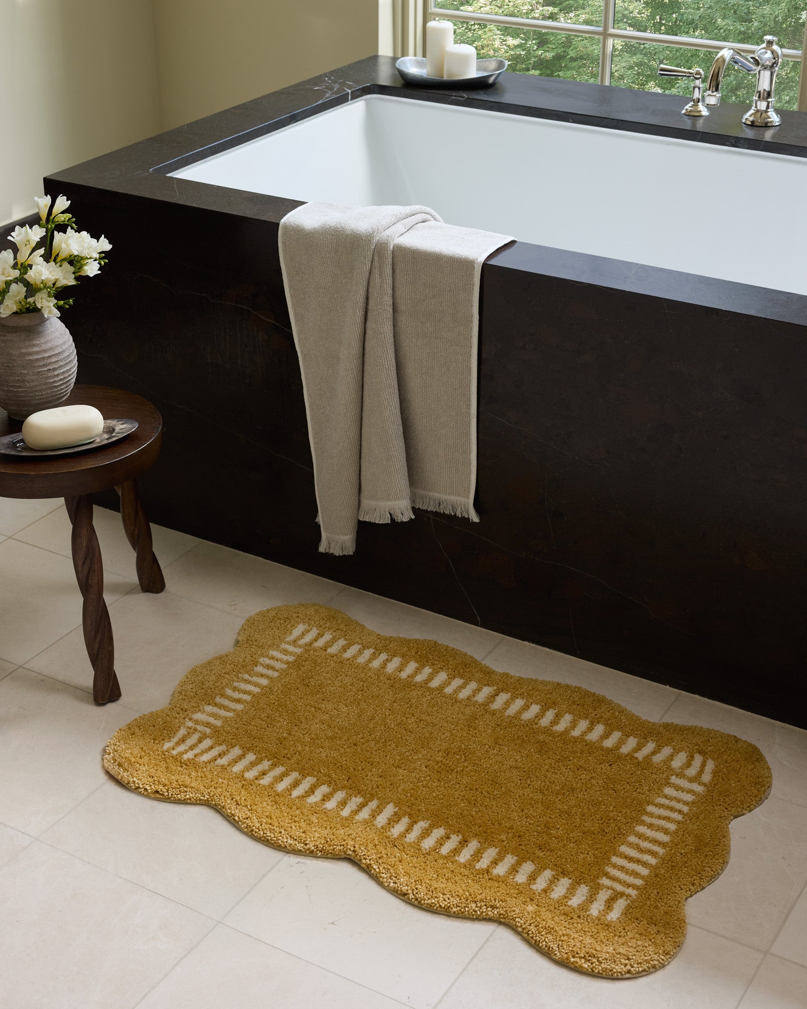 Chris Loves Julia x Loloi Valerie Wheat / Ivory Bath Mat - Rug & Weave