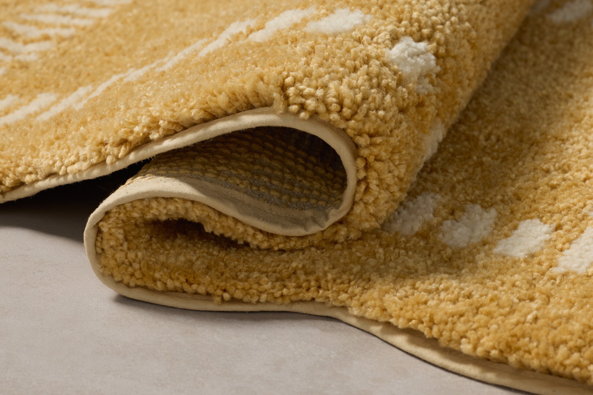 Chris Loves Julia x Loloi Valerie Wheat / Ivory Bath Mat - Rug & Weave