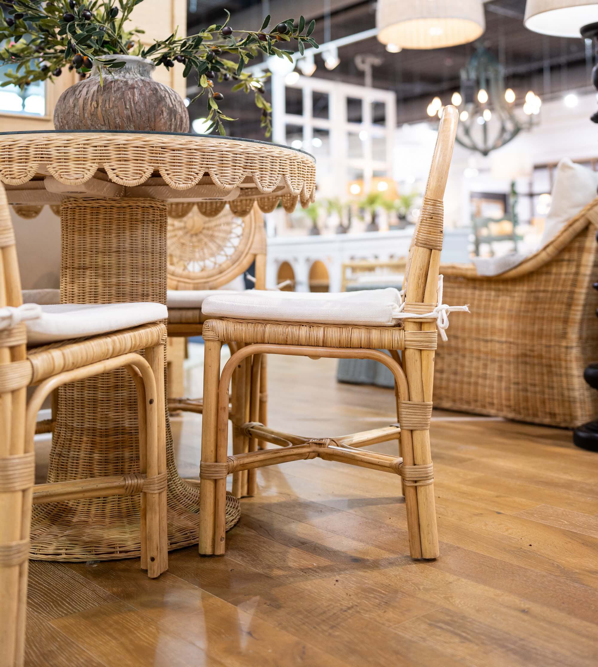 Scalloped Round Bistro Table FURNITURE - dining table Bramble