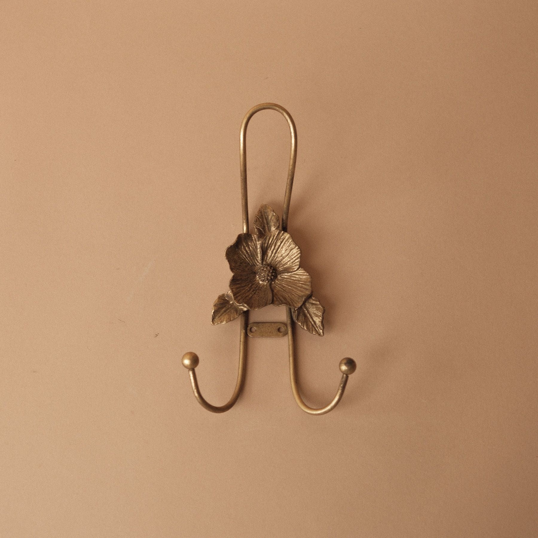 Flower Hook with Antique Gold Finish wall hook Vagabond Vintage (Faire) Style 1