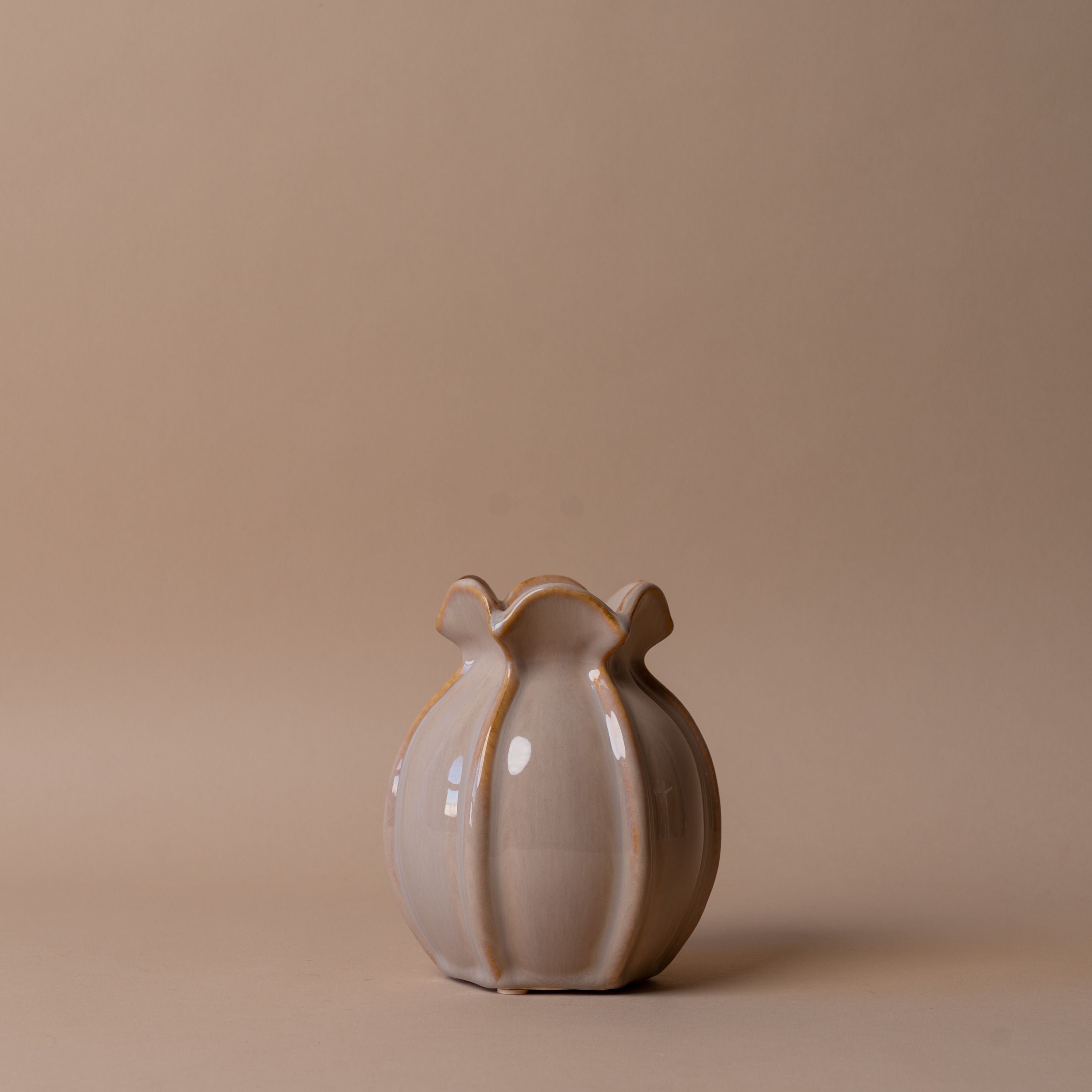 Clay Ruffle Vase vase Accents De Ville (ShopZio)