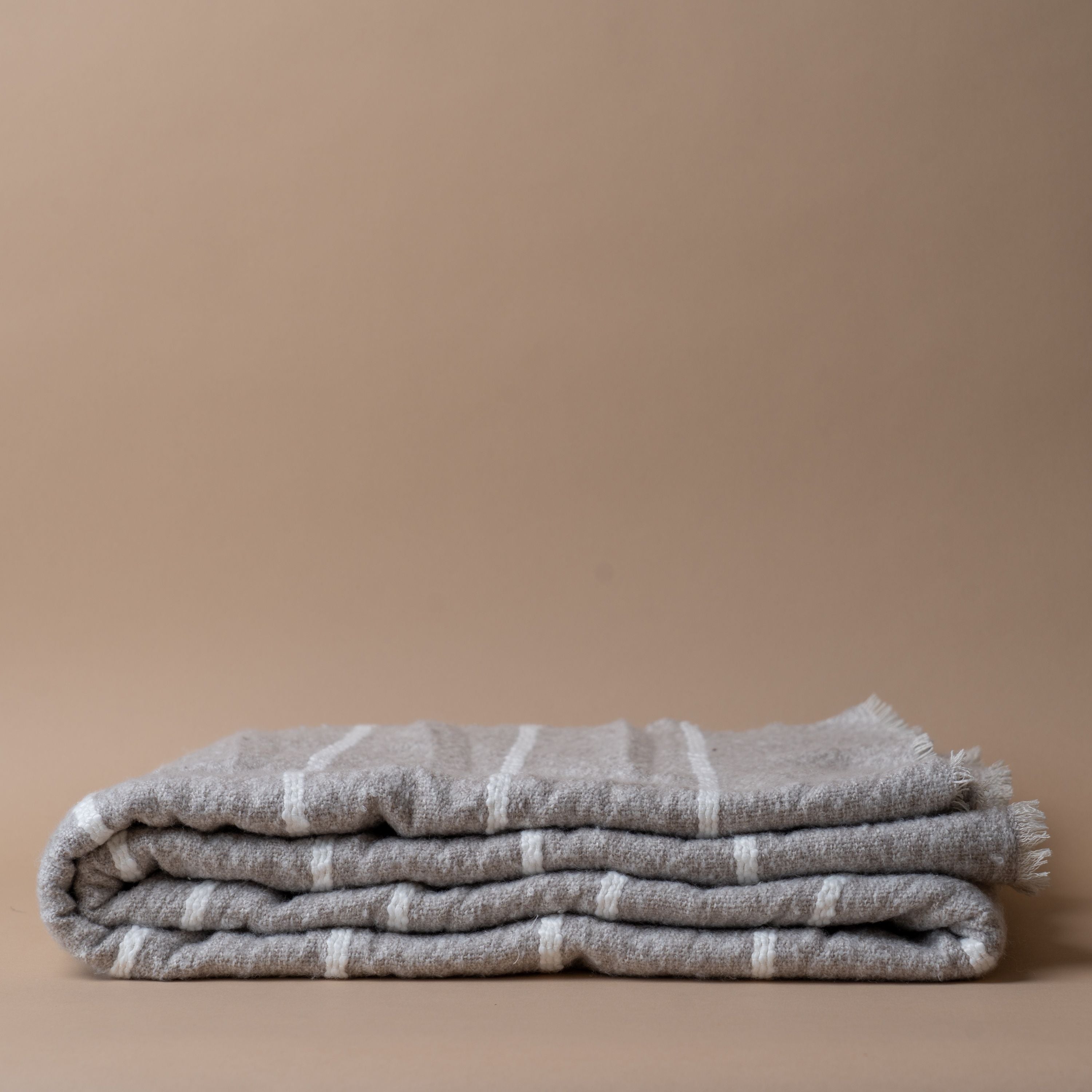 Striped Throw Blanket with Frayed Fringe blanket Brunelli (ShopZio)