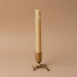 Primitiver Kerzenhalter mit Blumenmuster