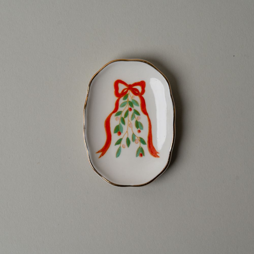 Stoneware Scallop Mini Holiday Dish CHRISTMAS 2025 Creative Co-op (DYA) Mistletoe