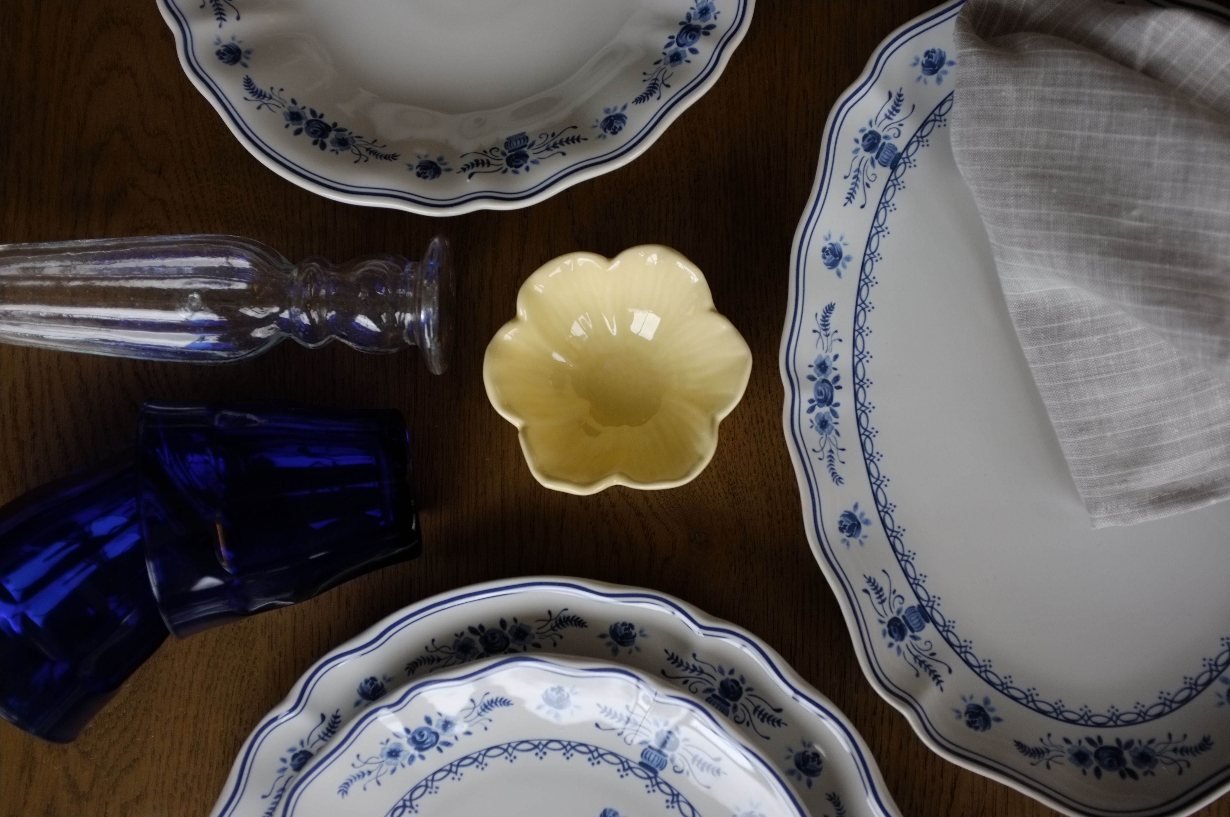Butter Yellow Petal Dish dish Accents De Ville (ShopZio)
