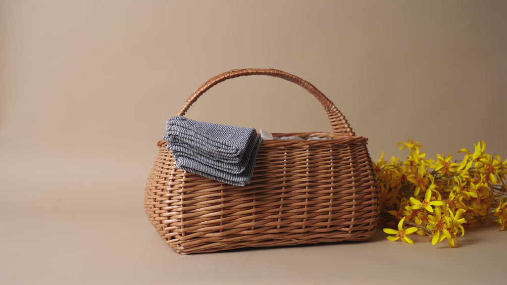 Classic Willow Picnic Basket picnic basket Bacon Basketware (Faire)