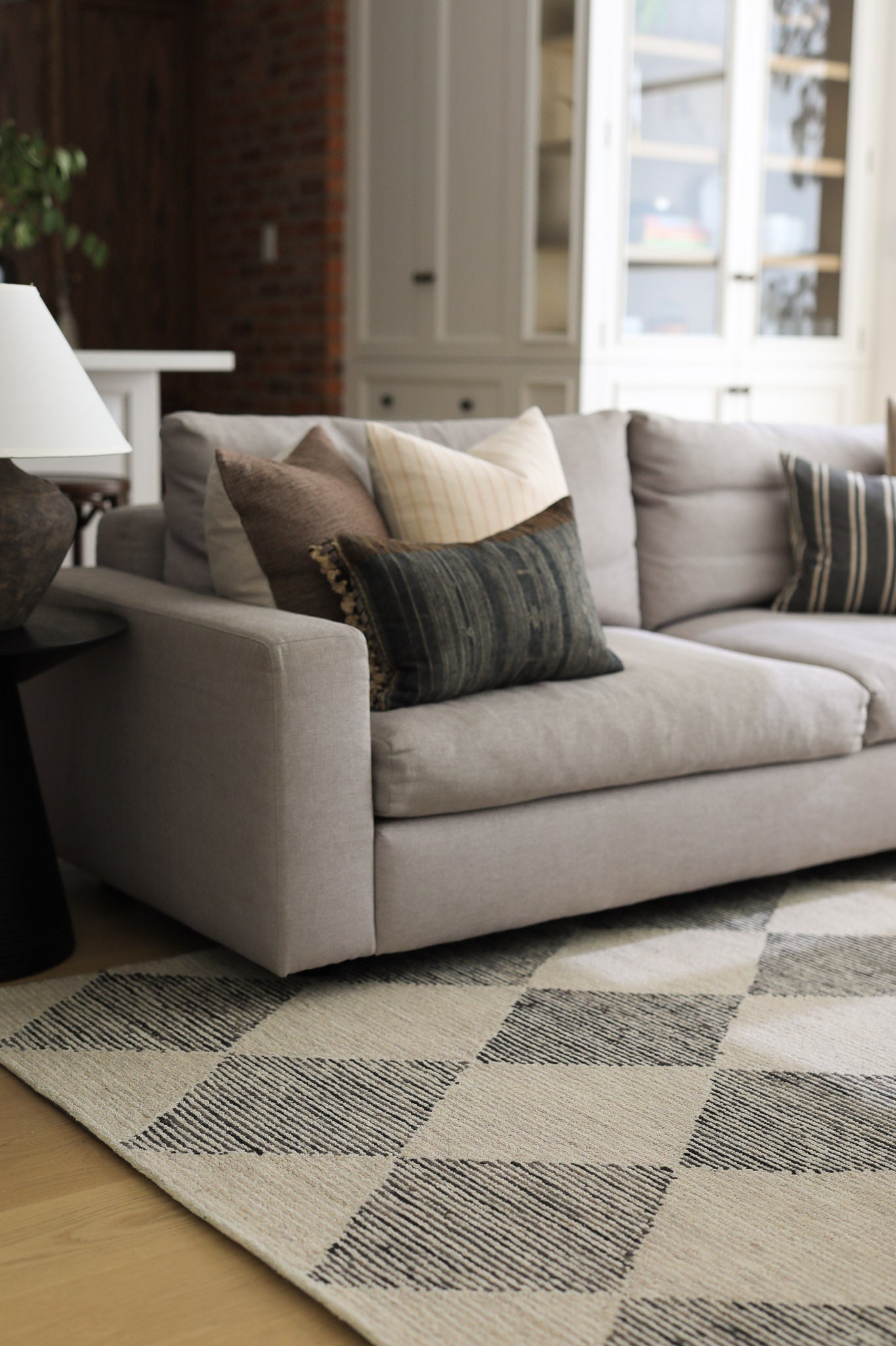 Chris Loves Julia x Loloi Francis Beige / Charcoal Rug Rugs Loloi