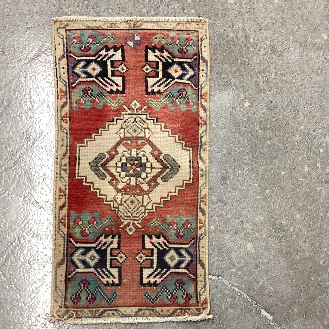 Vintage rug - 1’6” x 2’10” RUGS - vintage Rug and Weave